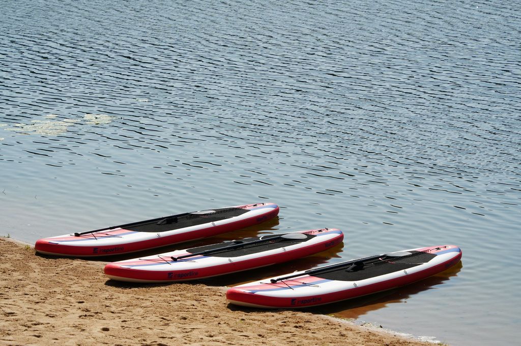 Lake activities with little boats in a scenic nature setting offering tranquil moments.