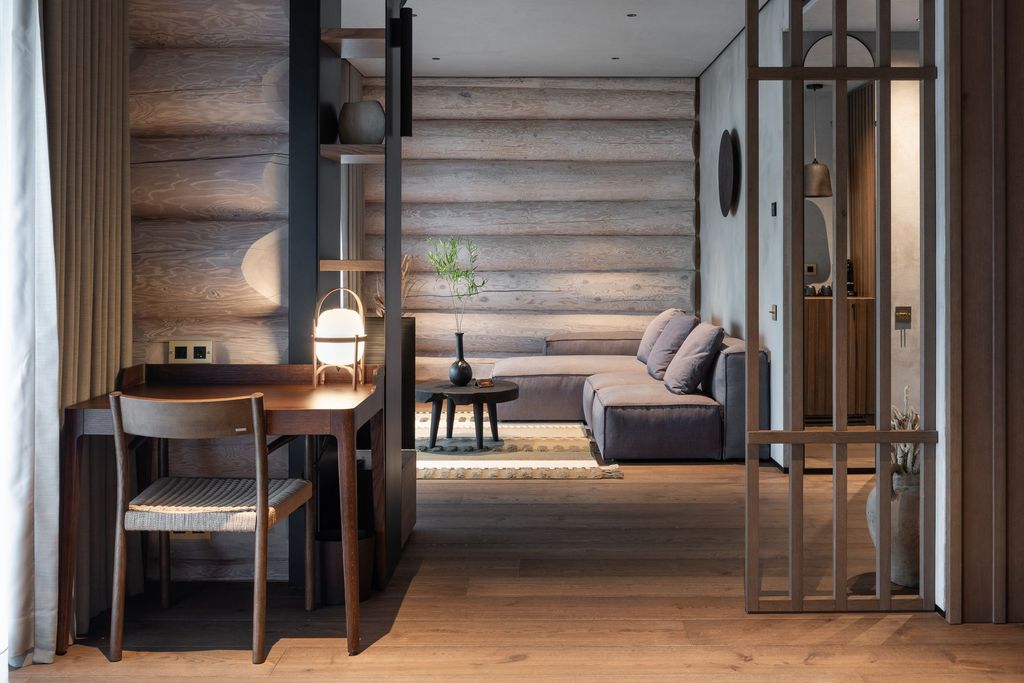 Spacious lakeview suite retreat featuring serene outlook across Ungurys Lake.