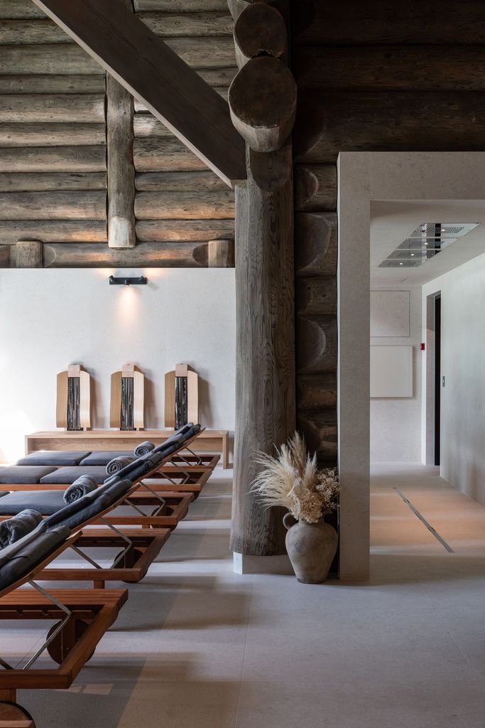 Luxury spa pool at Esperanza Lake Resort with calm waters and soft lighting.