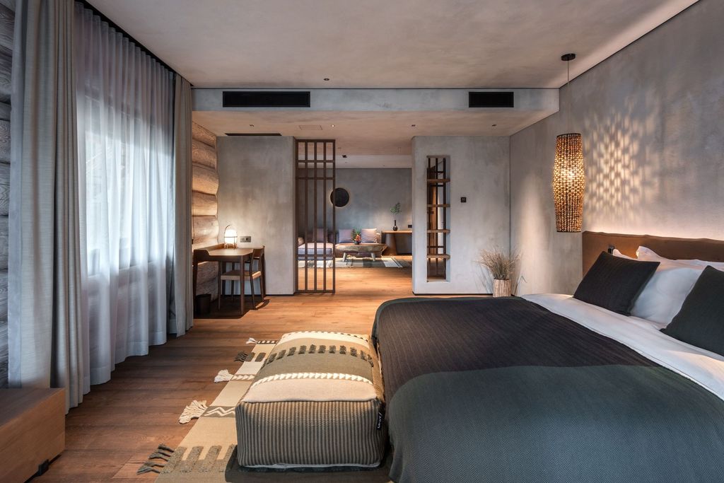 Lakefront suite lounge with seating area, terrace doors, and calming interiors.