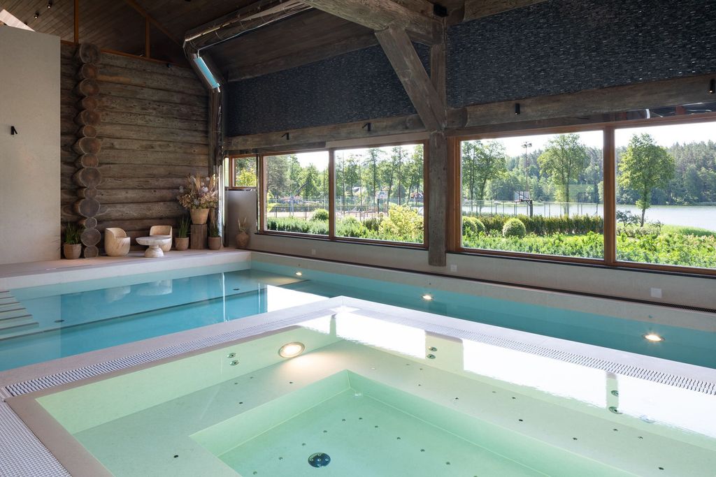 Esperanza Spa jacuzzi pool offering soothing waters and serene ambience.