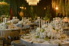 Admirable ballroom in neutral tones, perfect for weddings and other massive gatherings
